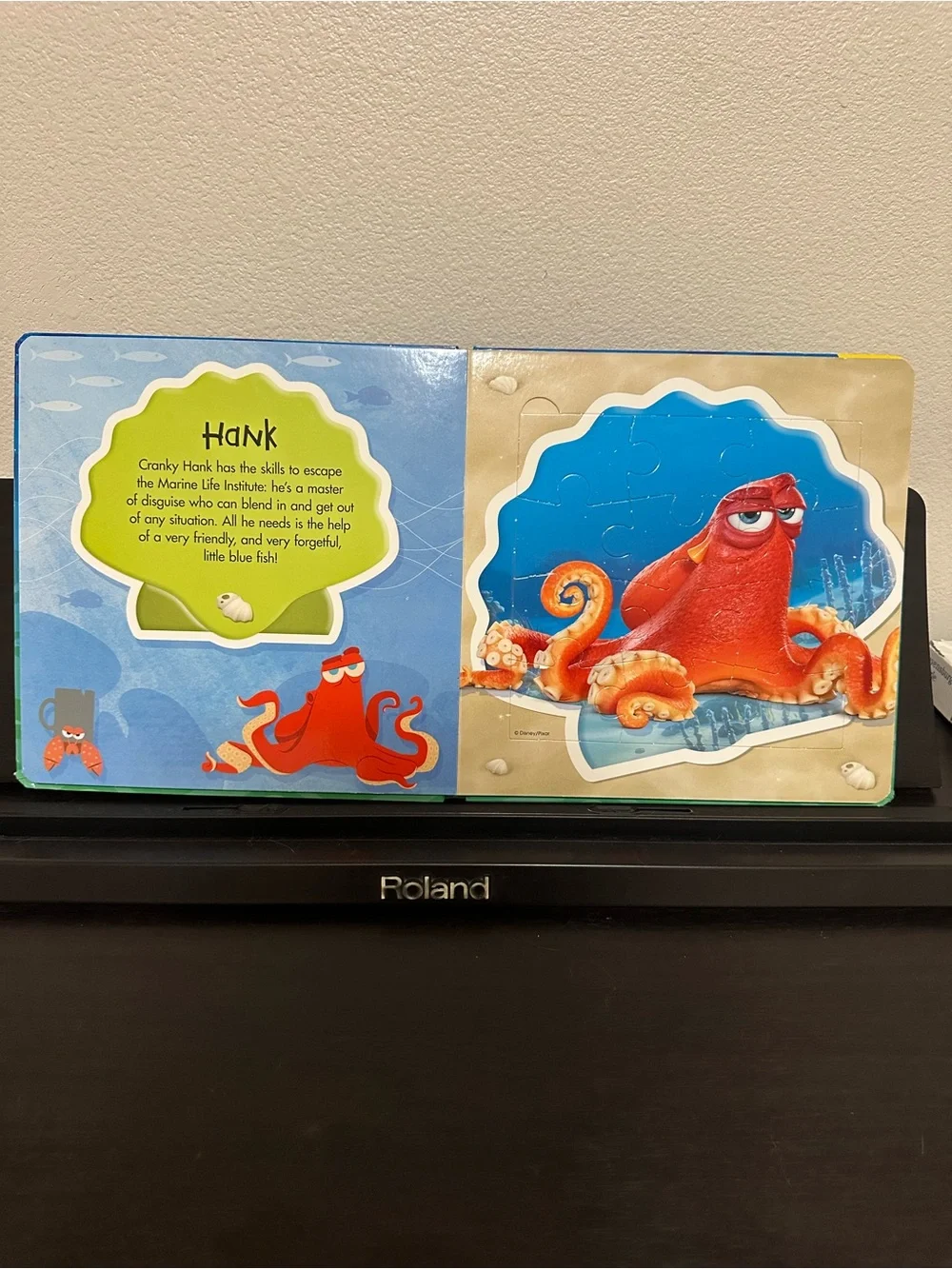 Disney Finding Dory Puzzle Book - Blue & Green Ocean Art Puzzle 100 pieces